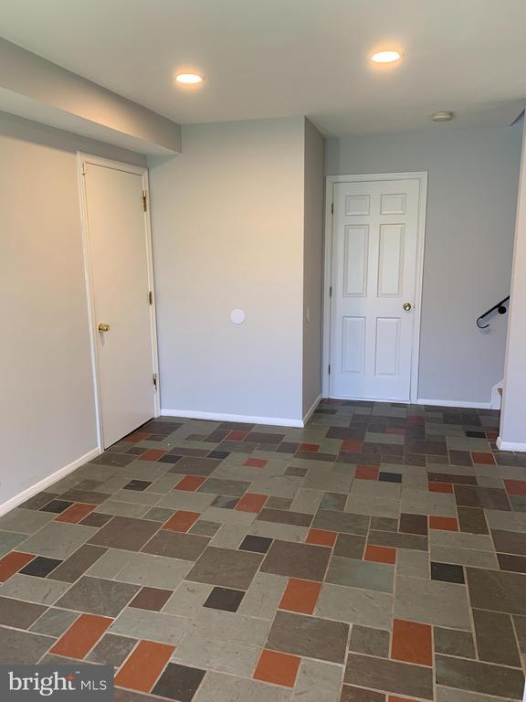 Building Photo - 18 Flanders Ridge Ct