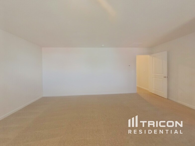 Building Photo - 823 Athens Ln