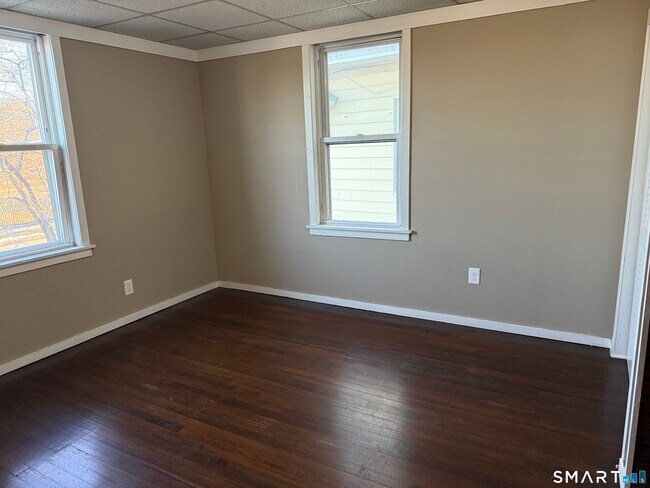 Building Photo - 1566 North Ave