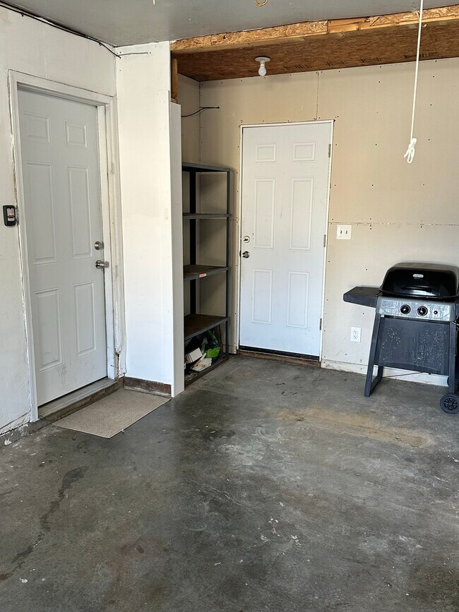 Building Photo - 6415 Bayard Park Dr