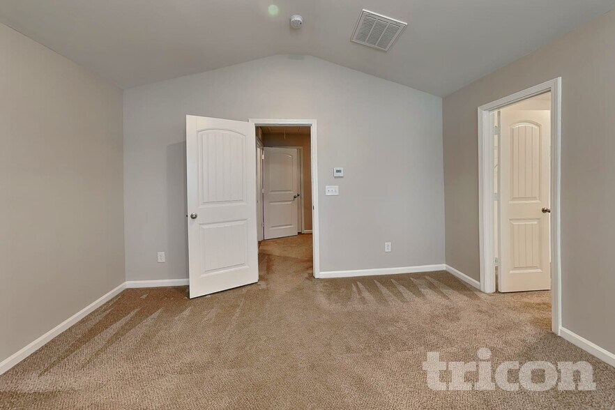 Building Photo - 1225 Standing Oak Dr