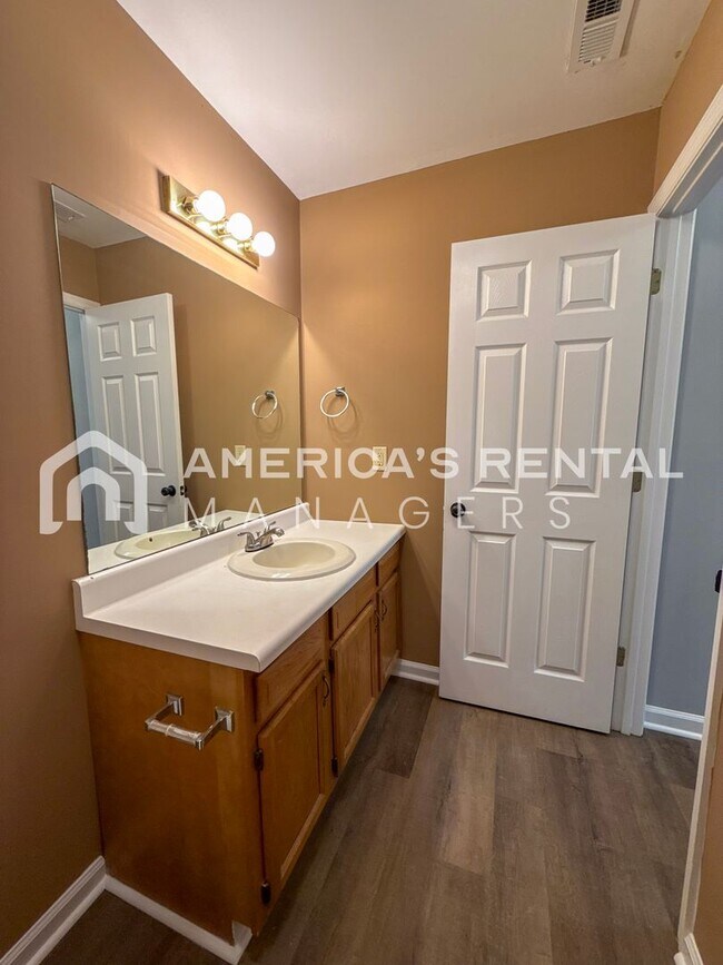 Building Photo - DEPOSIT PENDING! Lovely 2 Bed, 2 Bath Townhome for Rent in Montevallo, AL! COMING SOON!