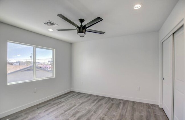 Building Photo - Versatile home in the heart of Phoenix