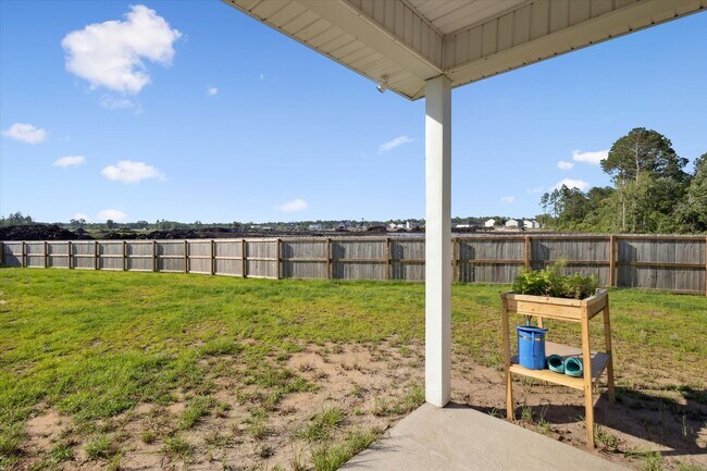 Building Photo - AVAILABLE JULY 2025 [PET FRIENDLY]