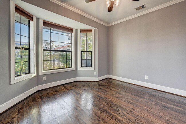 Building Photo - Charming 3-Bedroom Home with Modern Amenit...