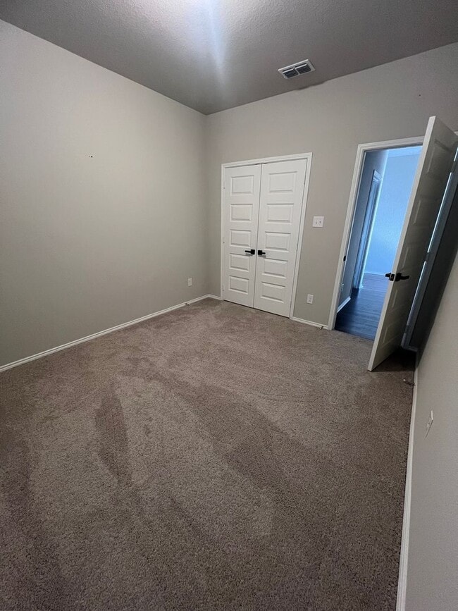 Building Photo - NEW 4 Bedroom in Joshua ISD. Move in special for the end of the year!