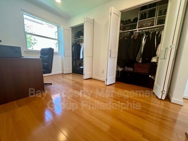 Building Photo - 834 N Newkirk St