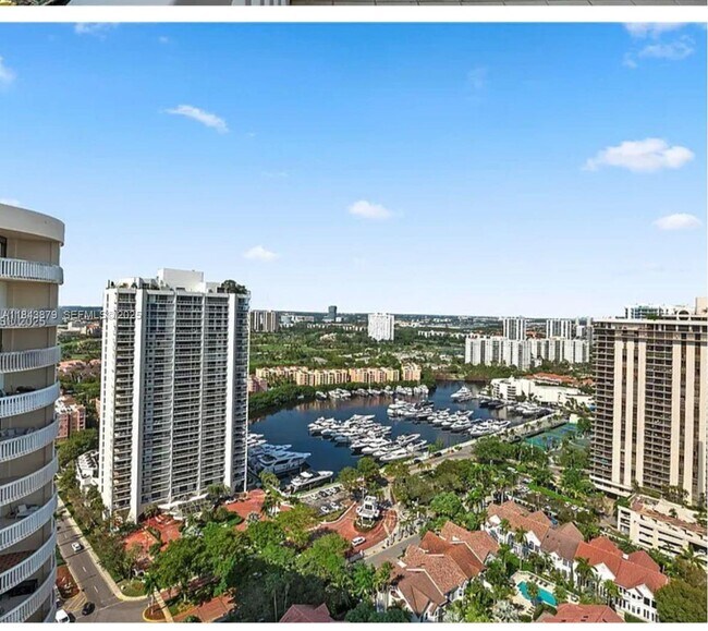 Building Photo - 19355 Turnberry Way