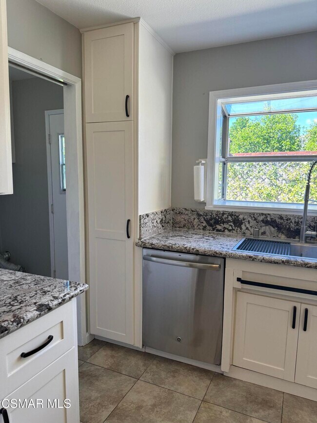 Building Photo - 3429 Henry Dr