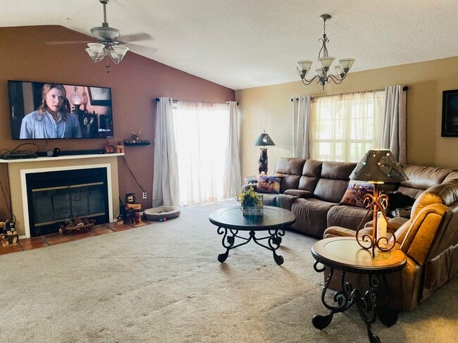 Building Photo - 213 White Mountain Meadows Dr