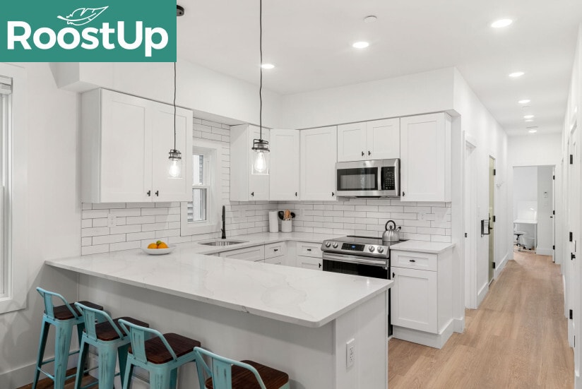 Building Photo - Furnished private bedroom with private ensuite bath