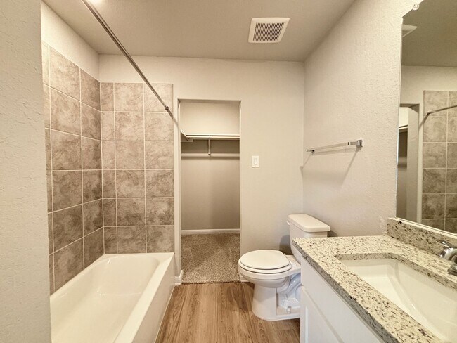 Building Photo - Brand New 3 Bd 2.5 Full Bath Townhouse Near UTSA & LaCantera