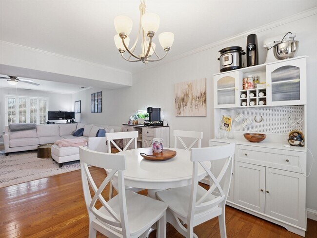 Building Photo - 25 Stock St