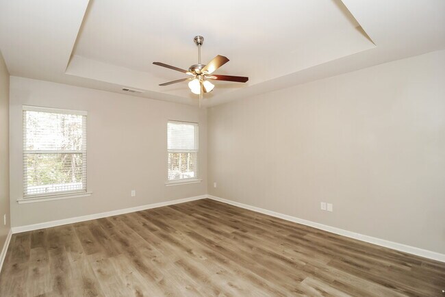 Building Photo - 134 Creekwood Tr