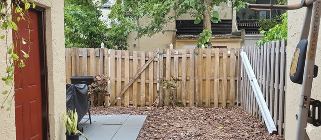 Building Photo - 5958 NW 24th Ct