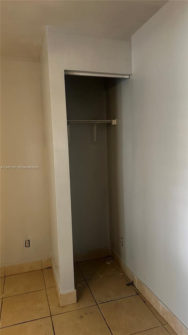 Building Photo - 732 Moffett St