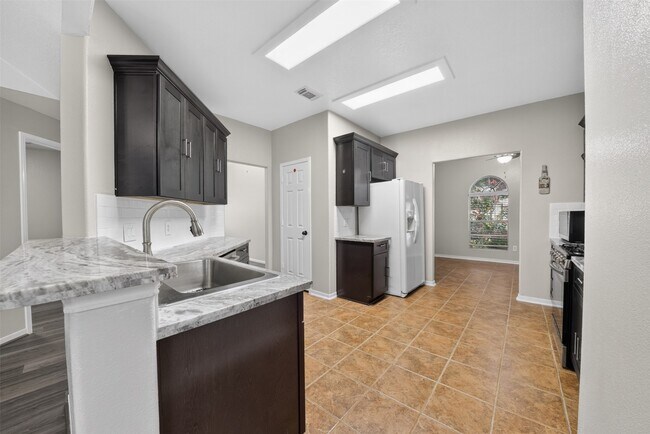 Building Photo - 15506 Fir Woods Ln
