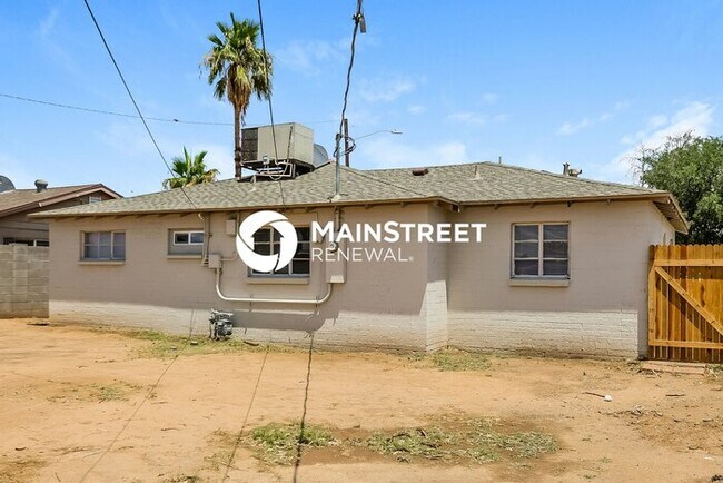 Building Photo - 3 Bedroom Pet-Friendly Home in Phoenix, AZ with Main Street Renewal