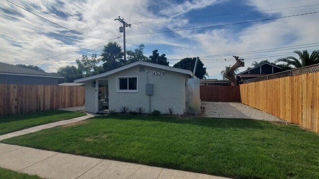 Rear home with shared grass yard - 1453 Newport Ave