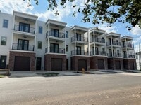 Building Photo - 211 N Poplar St