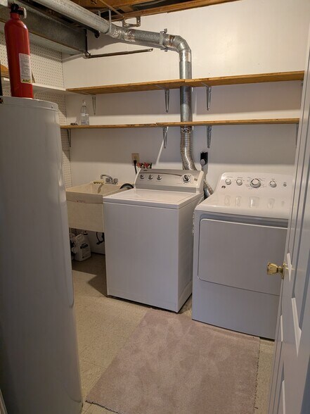 laundry & utilities room - lower level - 3574 Lowlen Ct