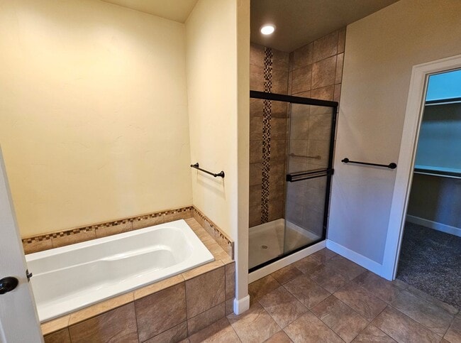 Building Photo - 2817 Tuscanna Dr