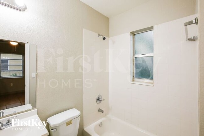 Building Photo - 325 NW 190th St