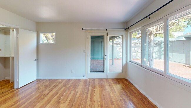 Building Photo - 1811 Visalia Row