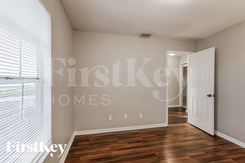 Building Photo - 18525 Sebring Rd