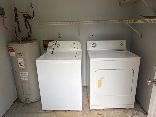 Building Photo - 753 Livingston Ct