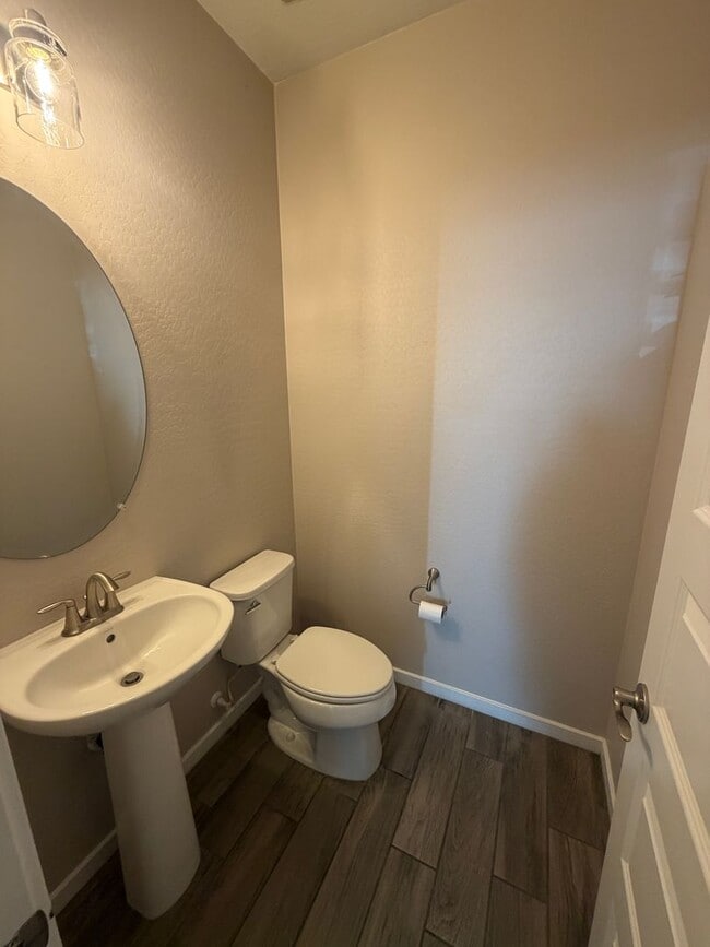 Building Photo - Unique opportunity! Rent a NEWER home in Tempe!! This home features 4 bedrooms & 3.5 baths with 2...