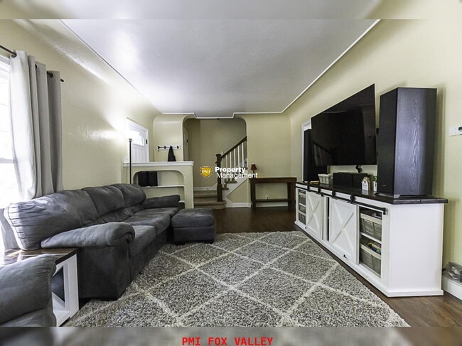 Building Photo - Beautiful 4 bedroom Home
