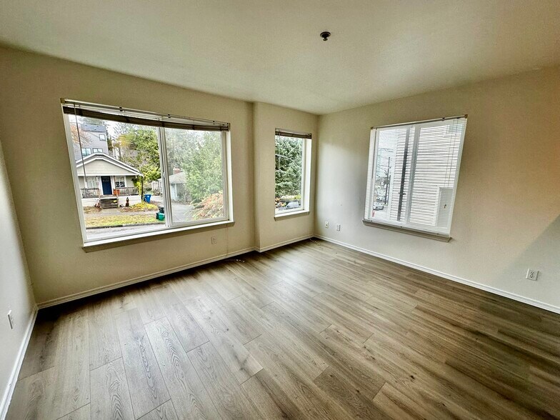 Building Photo - 931 N 86th St