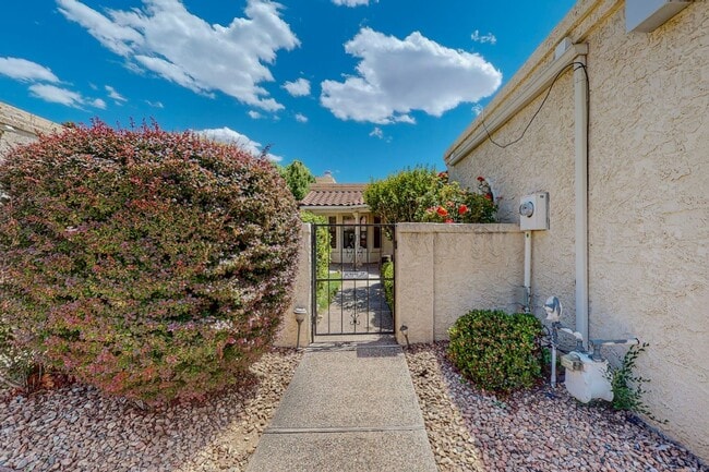 Building Photo - ACADEMY RIDGE 2 Bedroom Plus Office   2 Ba...