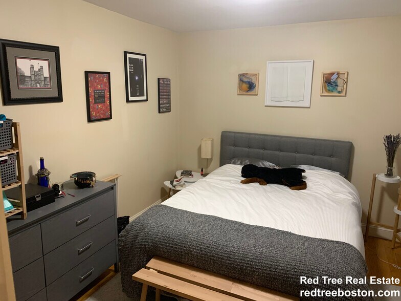 Building Photo - 61 Joy St