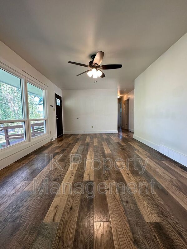 Building Photo - 319 Beth Dr