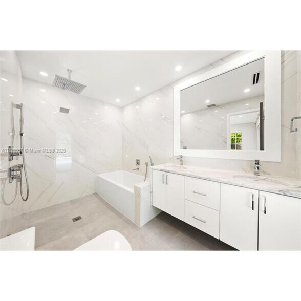 Building Photo - 4380 Lake Rd