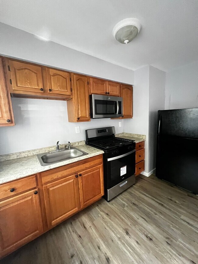 Building Photo - 616 N 33rd St