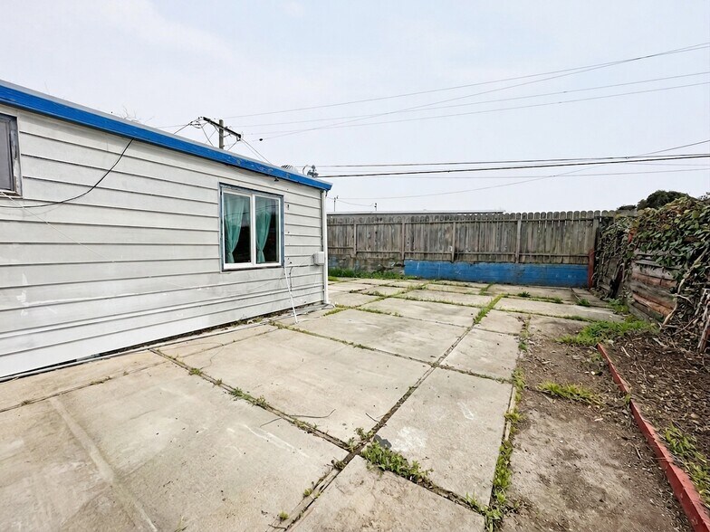 Building Photo - 3160 Groom Dr