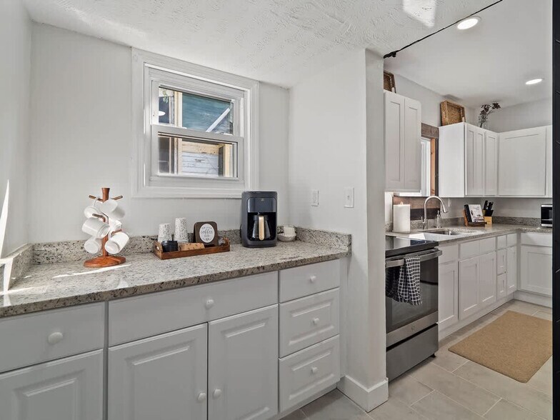 Building Photo - 6020 Fir Ave