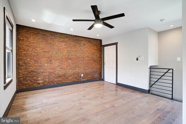 Building Photo - 2353 E York St