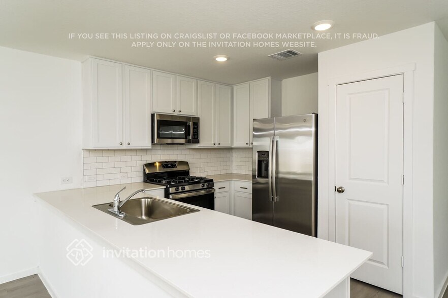 Building Photo - 1603 Hummock Steep