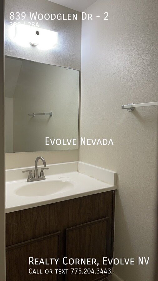 Building Photo - 839 Woodglen Dr