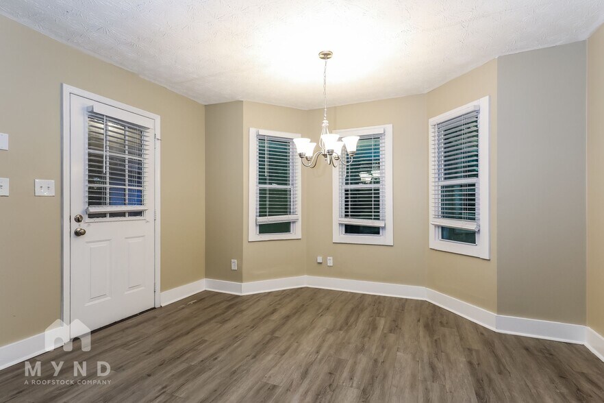 Building Photo - 2041 Diamond Ct