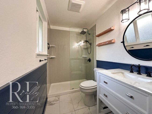 Building Photo - A Warm & Welcoming Rambler in the Heart of Central Kitsap