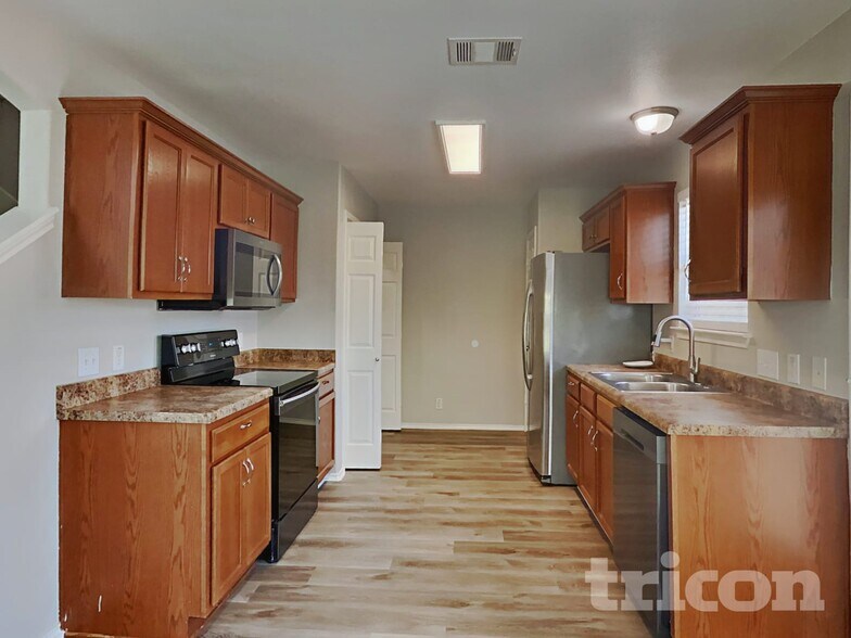 Building Photo - 18521 Mammoth Cave Blvd