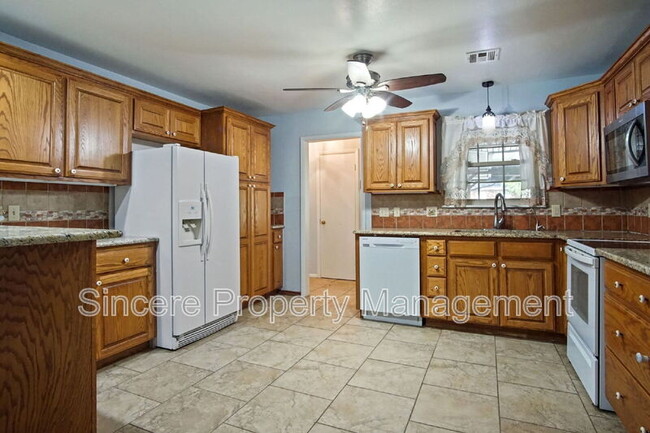 Building Photo - 2321 N Peniel Ave
