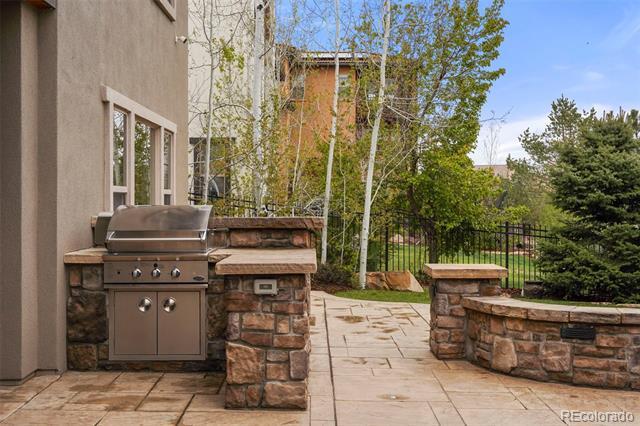 Building Photo - 15252 W Warren Dr