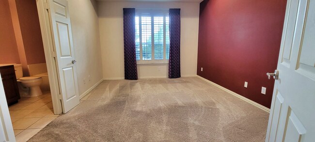 Building Photo - 4468 Jardin St