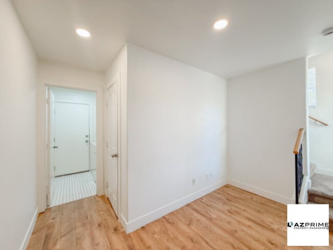 Building Photo - Stunning Gilbert 2/2 Tri-Level Townhouse - Corner Unit with Gourmet Kitchen &amp; Mountain Views!